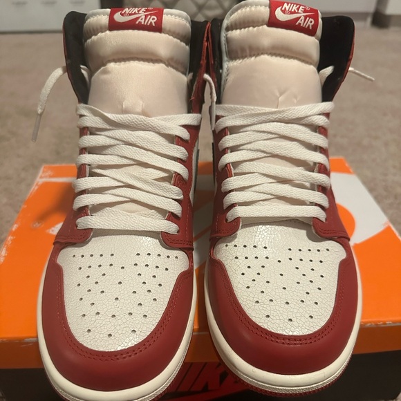 Jordan 1 Retro High OG
Chicago Lost and Found - Picture 3 of 5